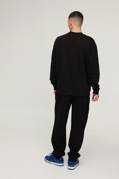 B Спортивний костюм з вишивкою