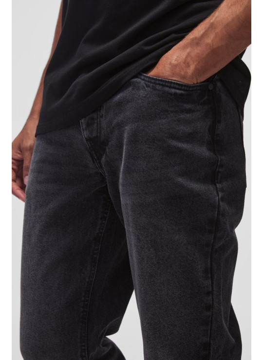 Завужені жорсткі джинси вугільного кольору