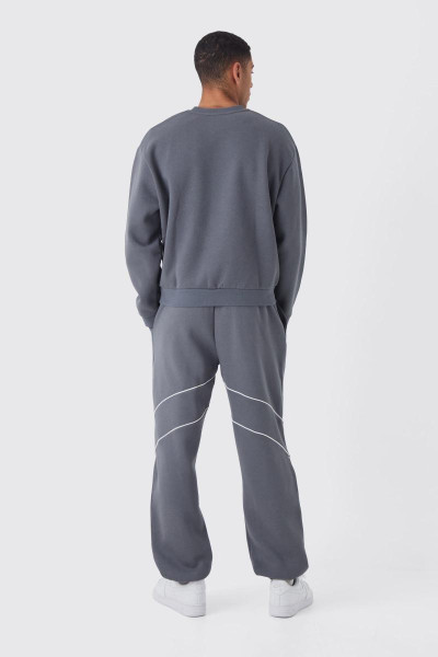 Негабаритний комодський колегний костюм