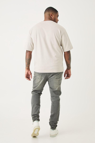 Плюс супервузькі стрейч-джинси з кількома порізами