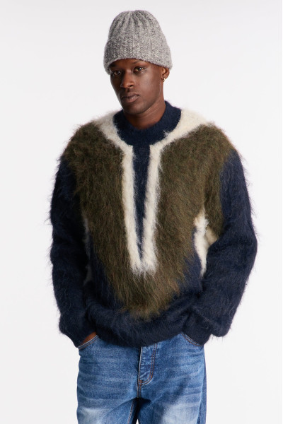 Розкішний светр з коміром-стійкою