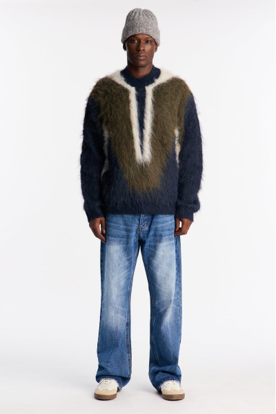 Розкішний светр з коміром-стійкою