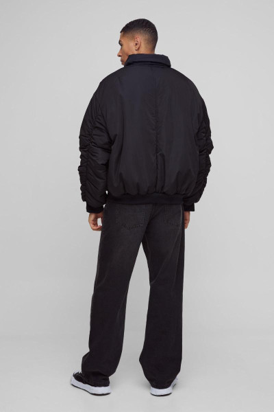 Чорний бомбер великого розміру з квадратним коміром