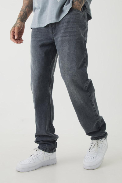 Високі прямі жорсткі джинси