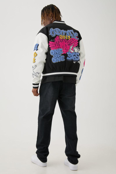 Високі прямі жорсткі джинси