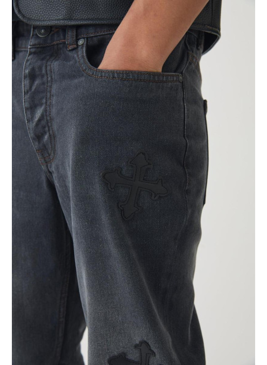 Вузькі жорсткі кльошові джинси з вишивкою хрестом