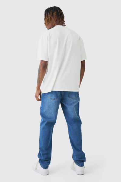 Високі прямі жорсткі джинси