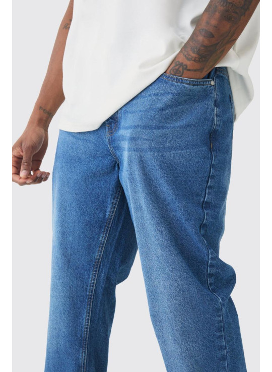 Високі прямі жорсткі джинси