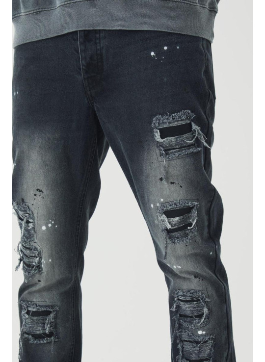 Тонкі рвані джинси з пофарбованими плямами